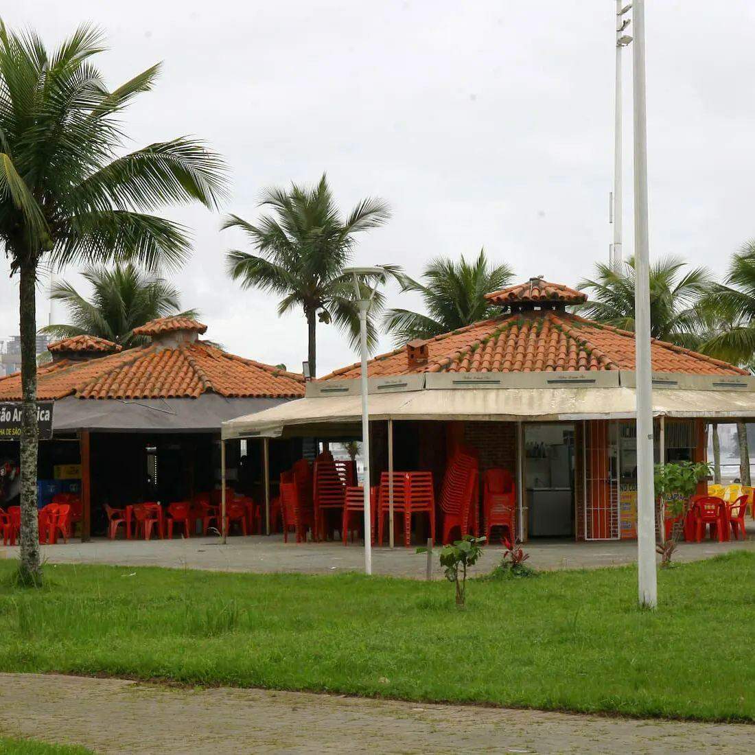 Os quiosqueiros da região, ocupam os espaços há décadas e entraram com uma ação judicial