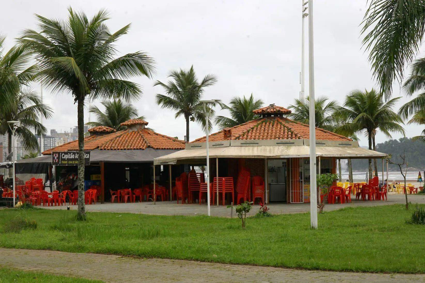 Os quiosqueiros da região, ocupam os espaços há décadas e entraram com uma ação judicial