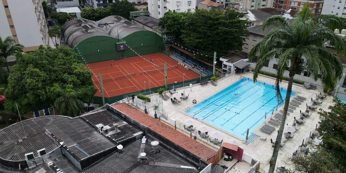O Tênis Clube de Santos está no mesmo endereço, no Boqueirão, desde 1930