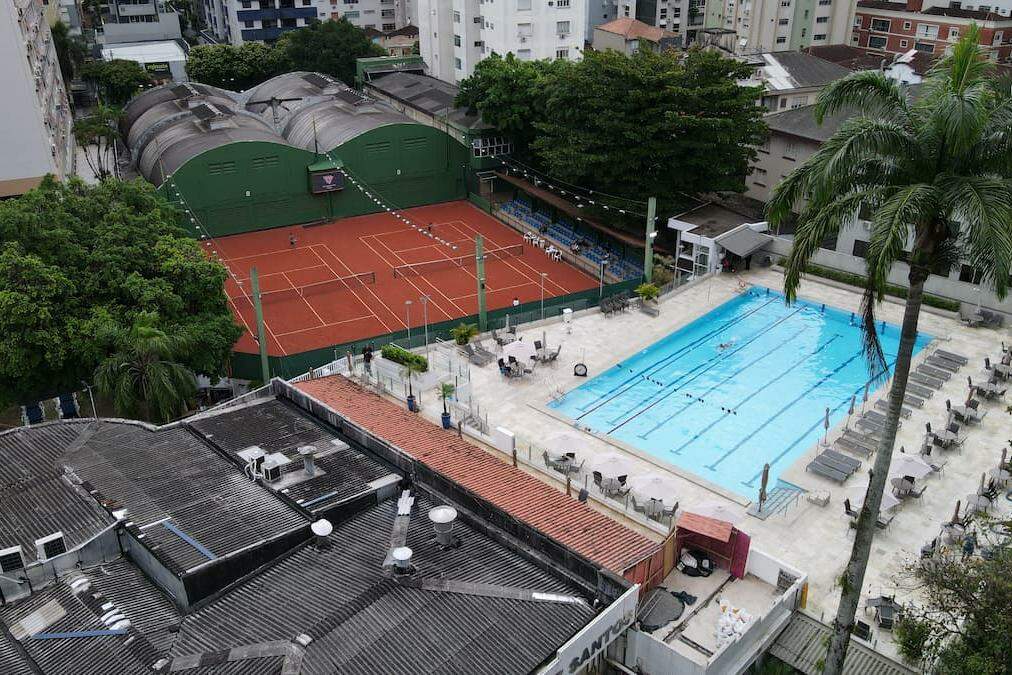 O Tênis Clube de Santos está no mesmo endereço, no Boqueirão, desde 1930