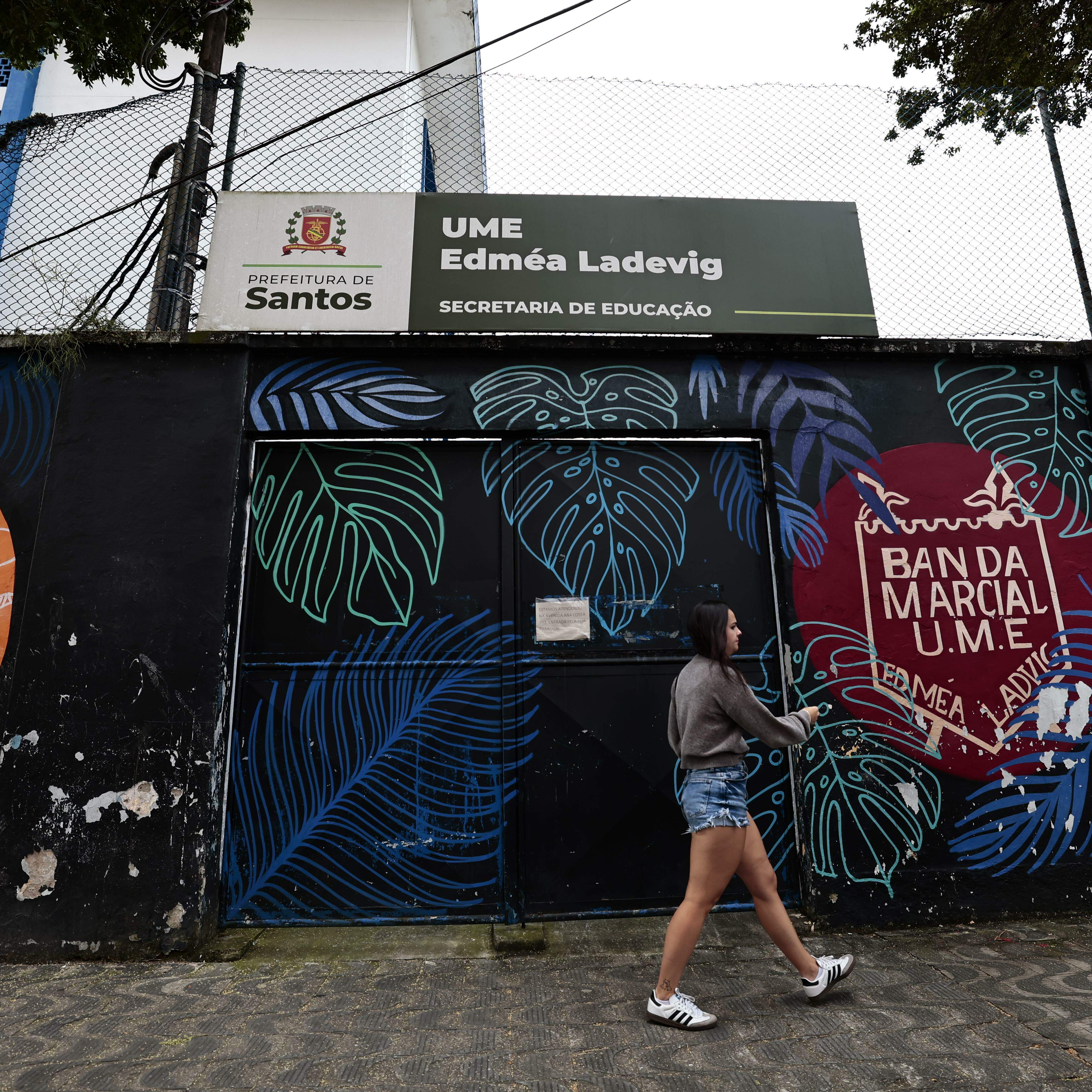 O prédio vem sendo utilizado pela Prefeitura como um abrigo provisório a pessoas em situação de rua