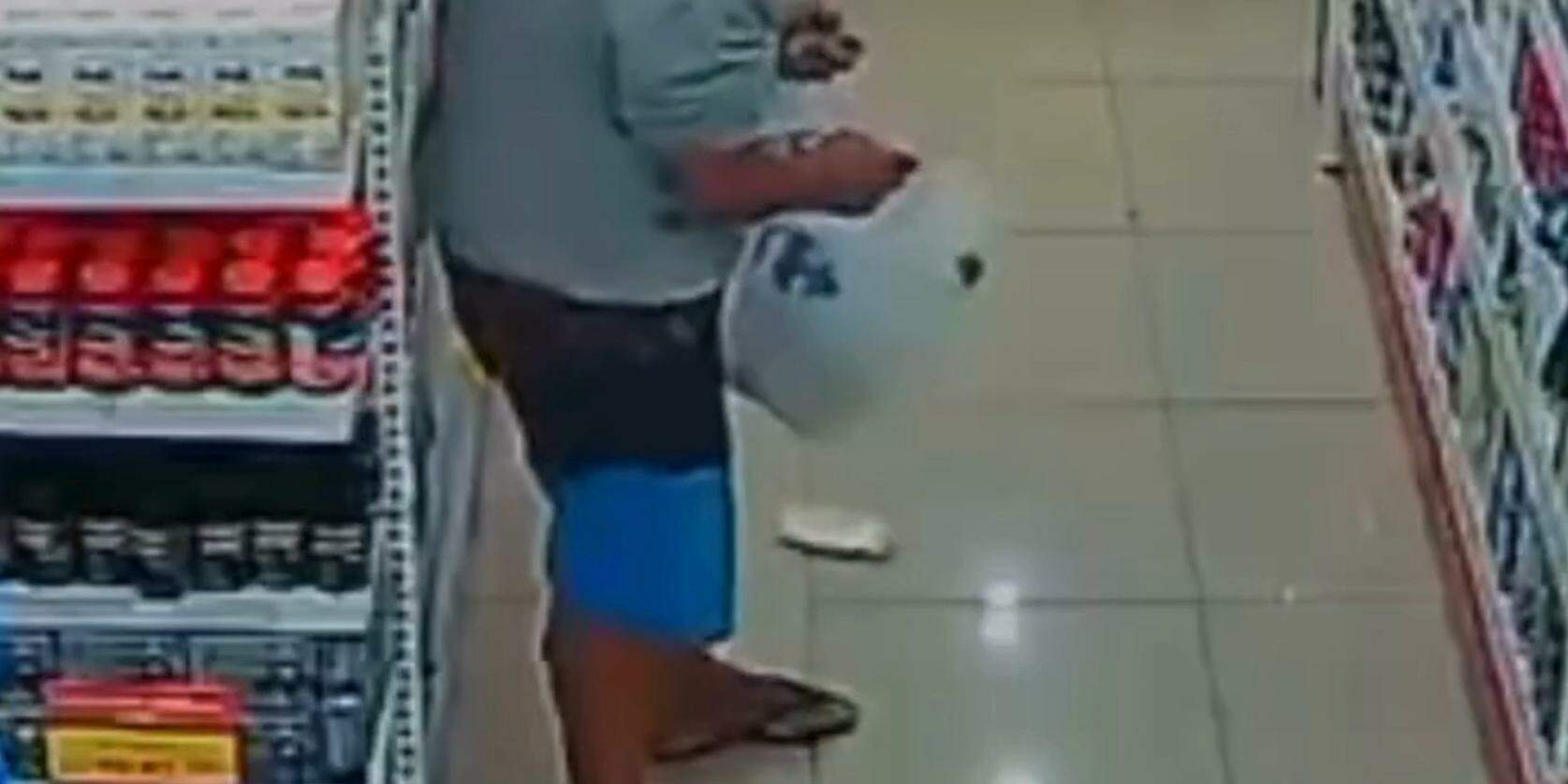 O homem foi localizado nas proximidades dos locais dos crimes e abordado pelos agentes