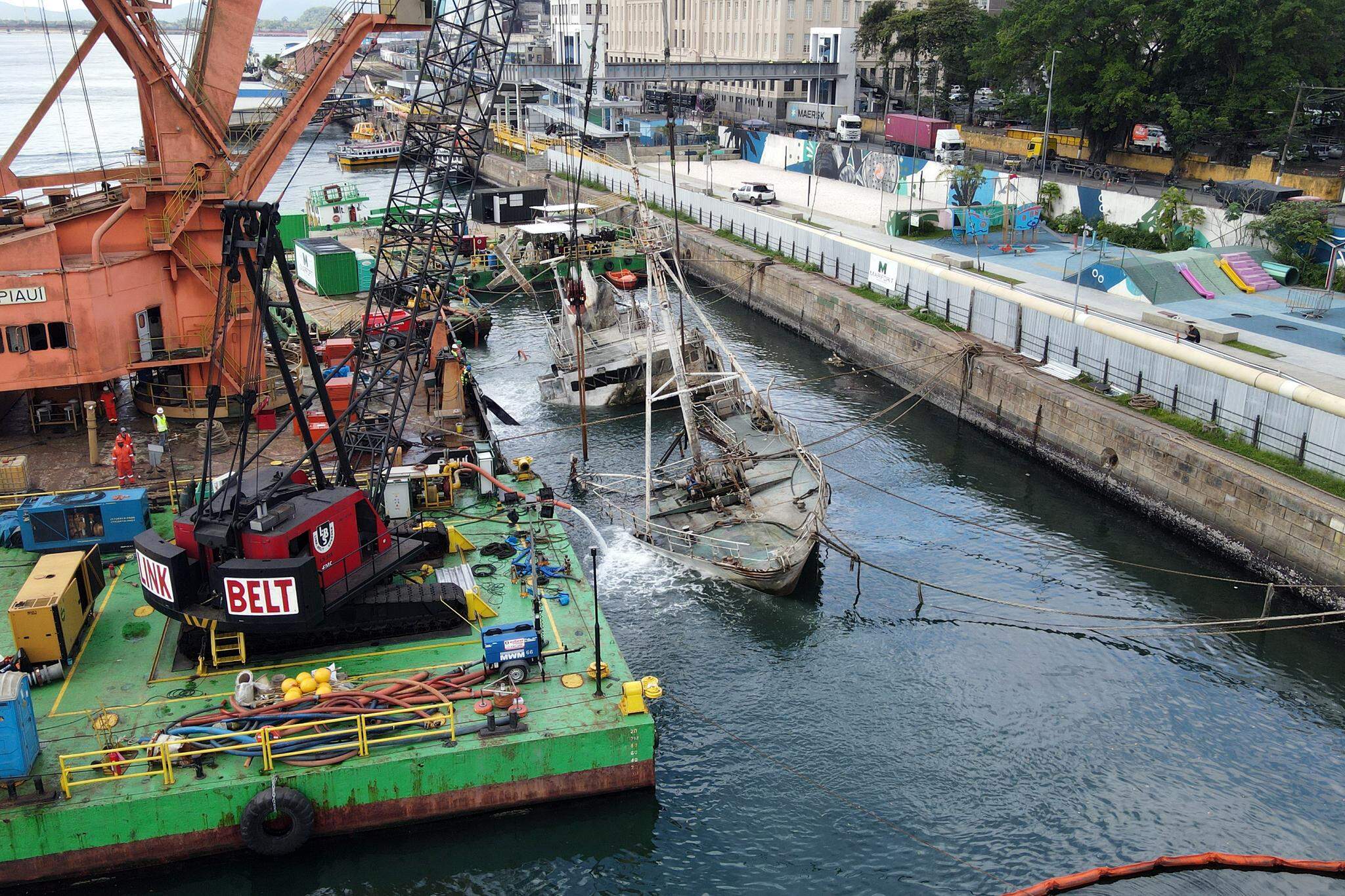 Equipe da Marfort foi ao Parque Valongo para teste de reflutuação do histórico navio oceanográfico