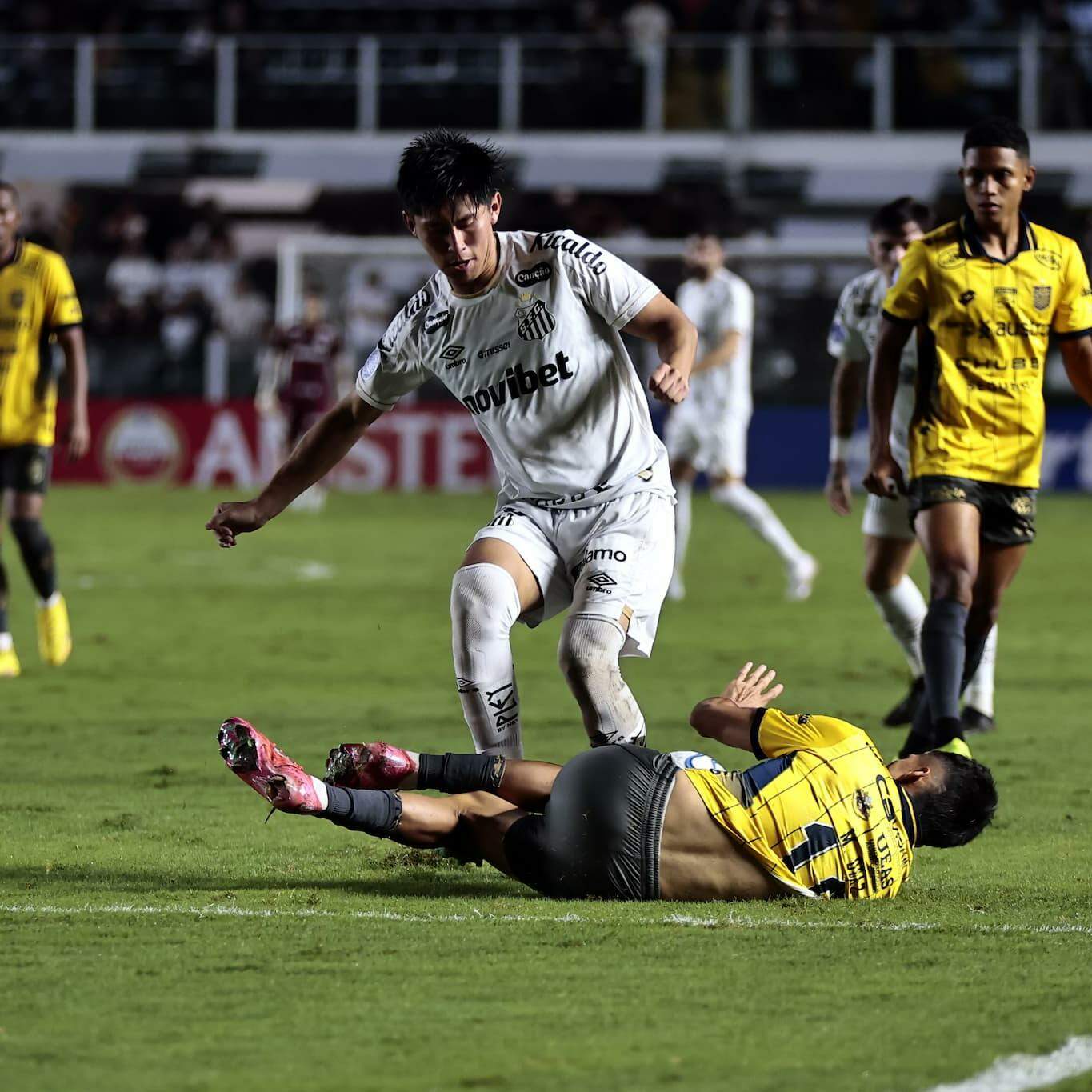O Santos, de Miguelito, carimbou vaga aos playoffs após derrotar o Deportivo Cuenca
