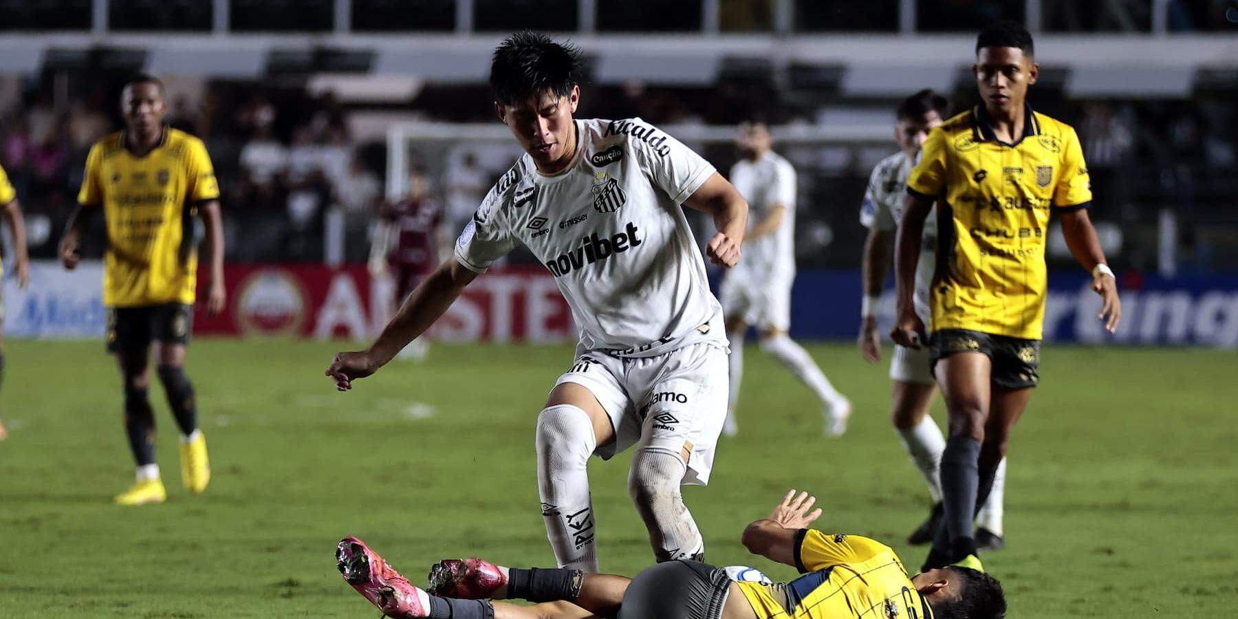 O Santos, de Miguelito, carimbou vaga aos playoffs após derrotar o Deportivo Cuenca