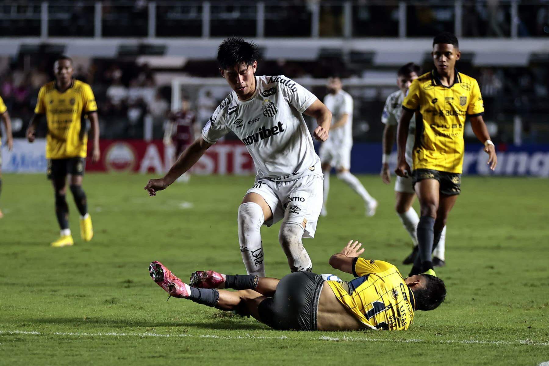 O Santos, de Miguelito, carimbou vaga aos playoffs após derrotar o Deportivo Cuenca