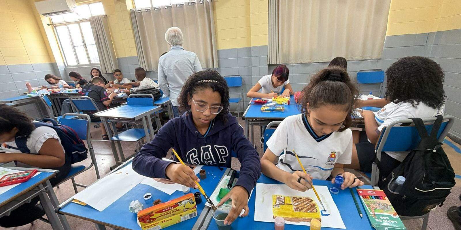 Equipe do renomado professor português José Pacheco, idealizador da Escola da Ponte, conduz a iniciativa