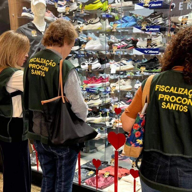 A ação também incluiu orientações aos responsáveis pelas lojas sobre boas práticas nas relações de consumo e os deveres estabelecidos pelo Código de Defesa do Consumidor (CDC)