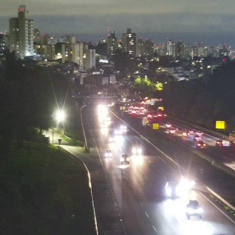 Entrada da Rodovia dos Imigrantes no planalto às 18h07 desta quinta-feira (4)
