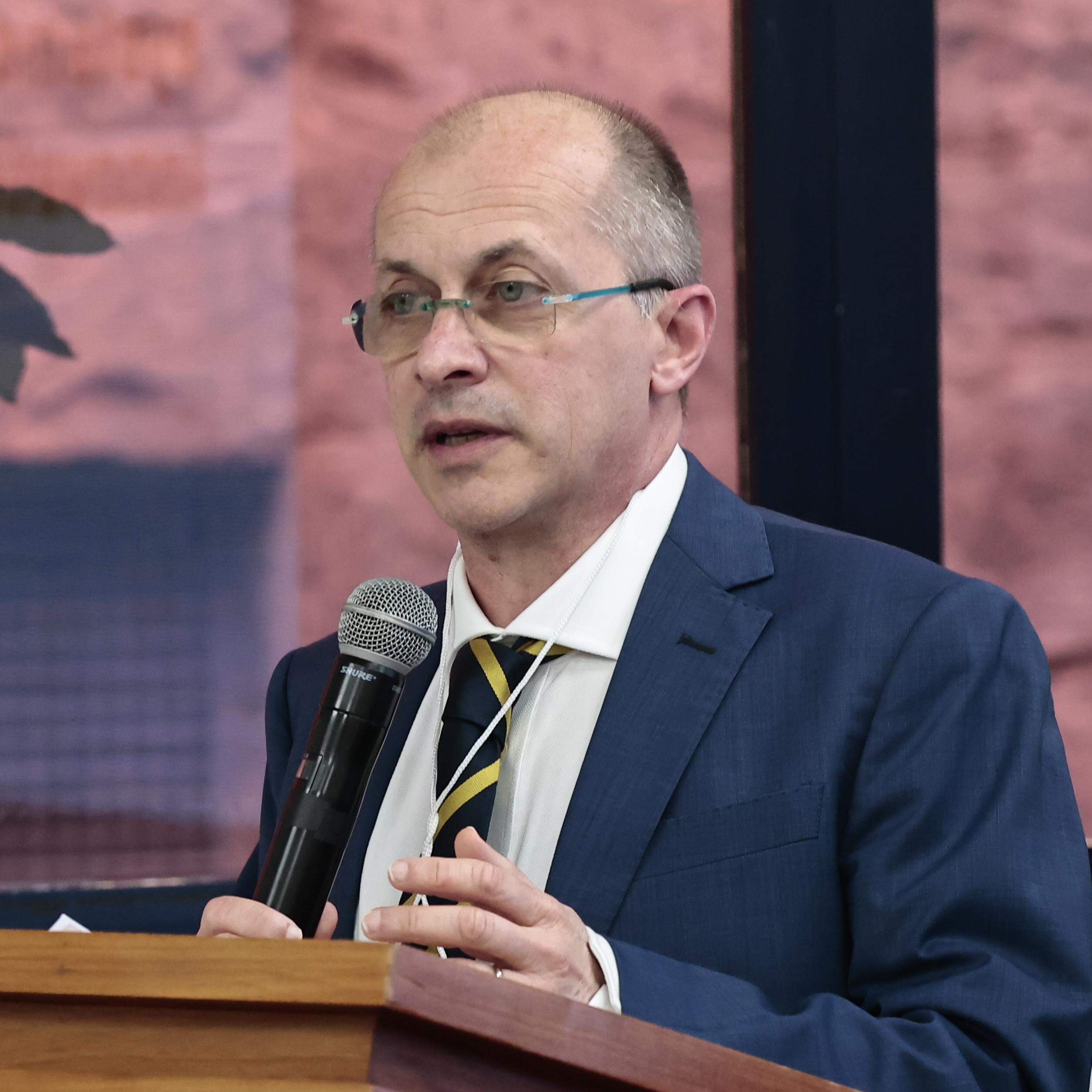 Especialista em Economia Aplicada e coordenador do Doutorado em Logística e Transportes da Universidade de Gênova, na Itália, o professor italiano Claudio Ferrari esteve no 2º Seminário Nacional de Pesquisa Aplicada ao Setor Portuário (Senaport), no mês passado, em Santos
