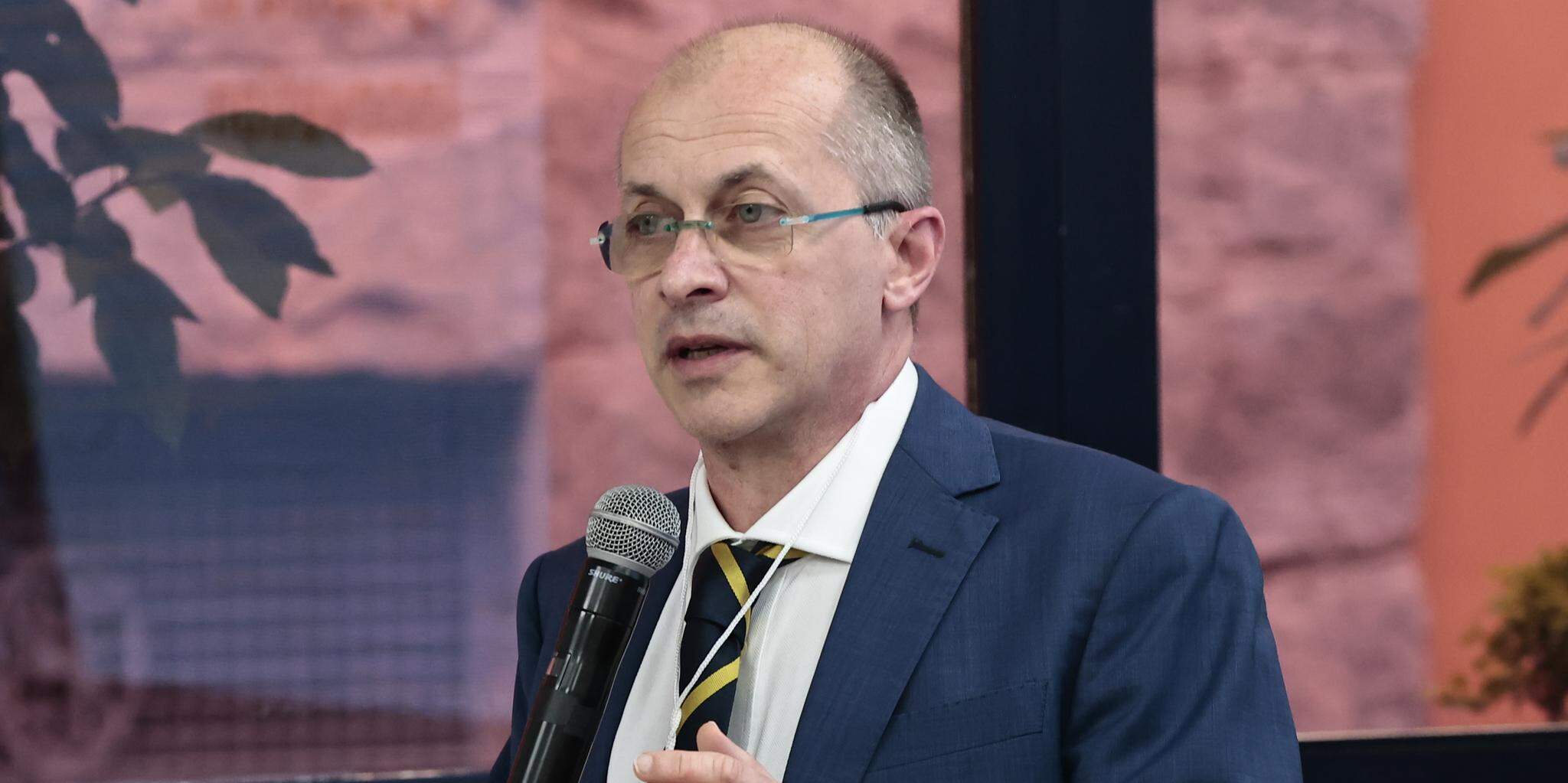 Especialista em Economia Aplicada e coordenador do Doutorado em Logística e Transportes da Universidade de Gênova, na Itália, o professor italiano Claudio Ferrari esteve no 2º Seminário Nacional de Pesquisa Aplicada ao Setor Portuário (Senaport), no mês passado, em Santos