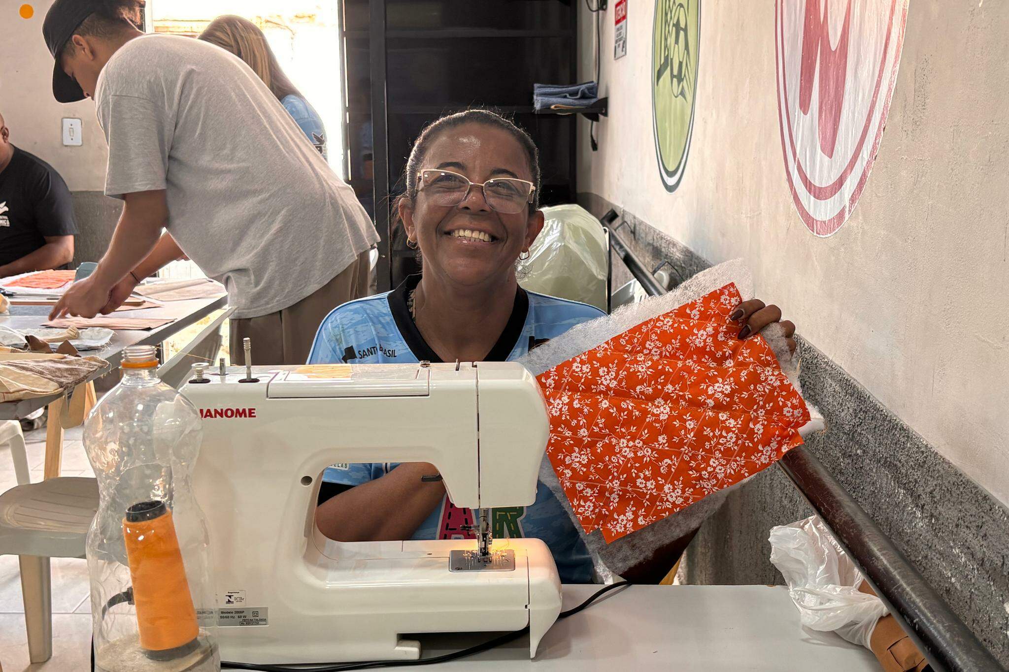 Adriana de Oliveira Santana, moradora de Guarujá, encontrou no Projeto MAR – Mulheres Artesãs a oportunidade para ampliar a renda