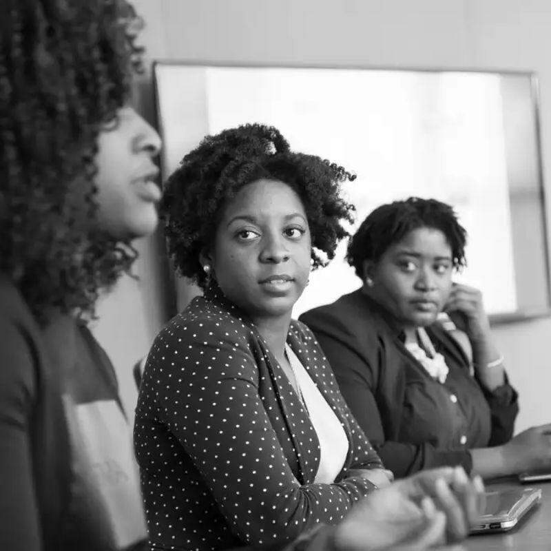 Desemprego entre mulheres negras jovens chega a 24,7%, aponta estudo