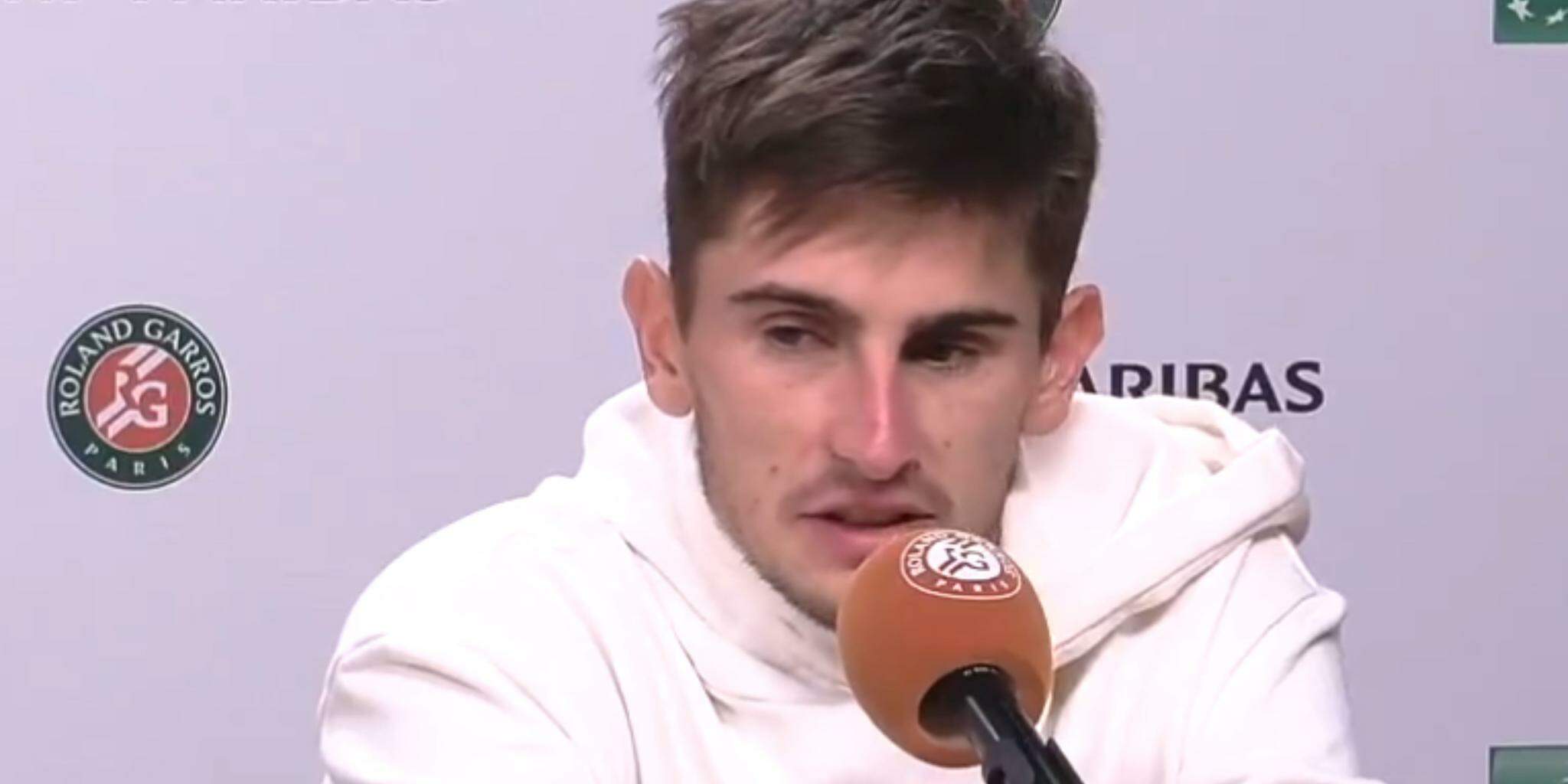 Arnaldi desiste da semi de Roland Garros por causa de virose e Cobolli faz final contra Zverev