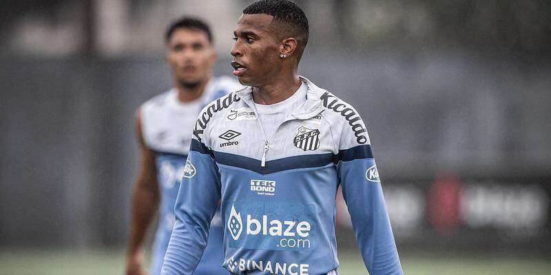 Comprado pelo Peixe em julho de 2023, Jean Lucas foi vendido ao Bahia, em janeiro de 2024