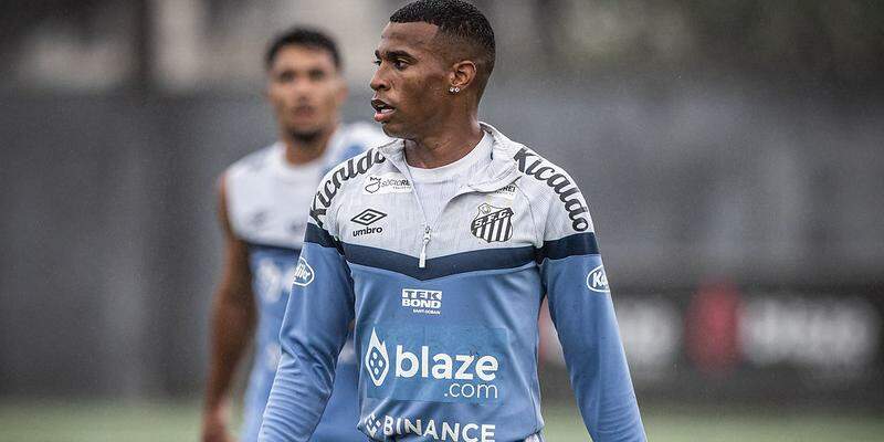 Comprado pelo Peixe em julho de 2023, Jean Lucas foi vendido ao Bahia, em janeiro de 2024