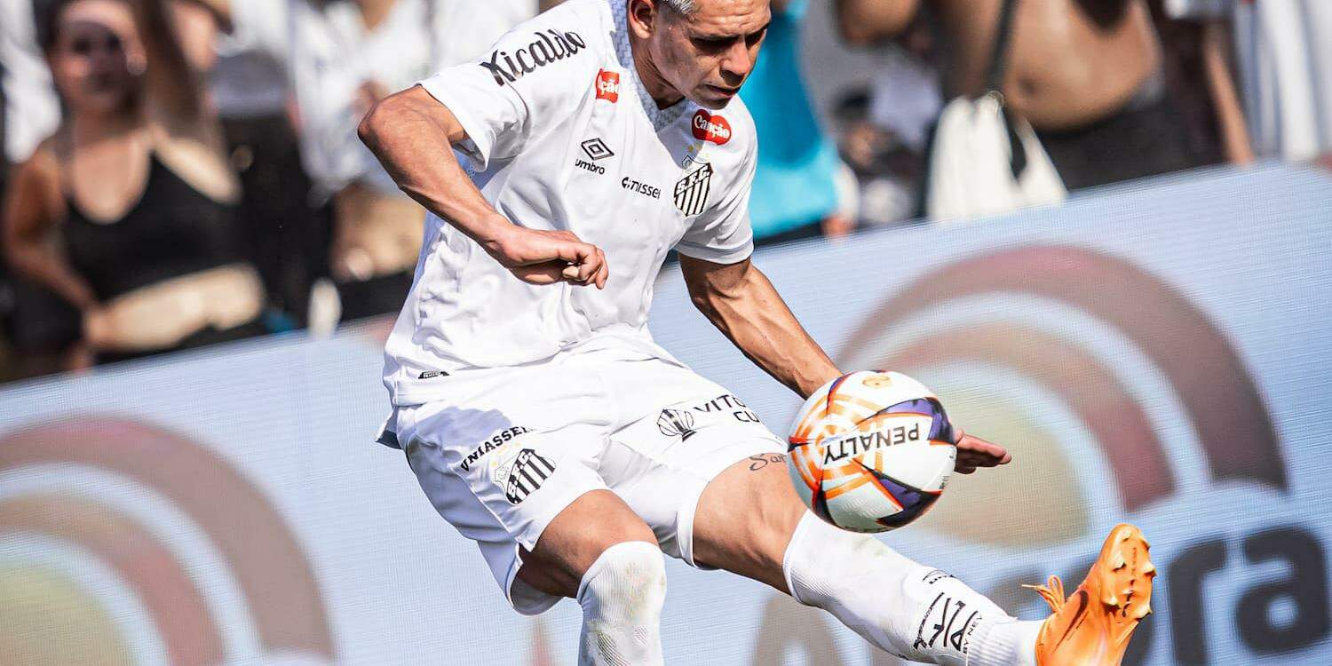 O paraguaio Gustavo Caballero não emplacou no Peixe, mas vai defender o Paraguai na Copa
