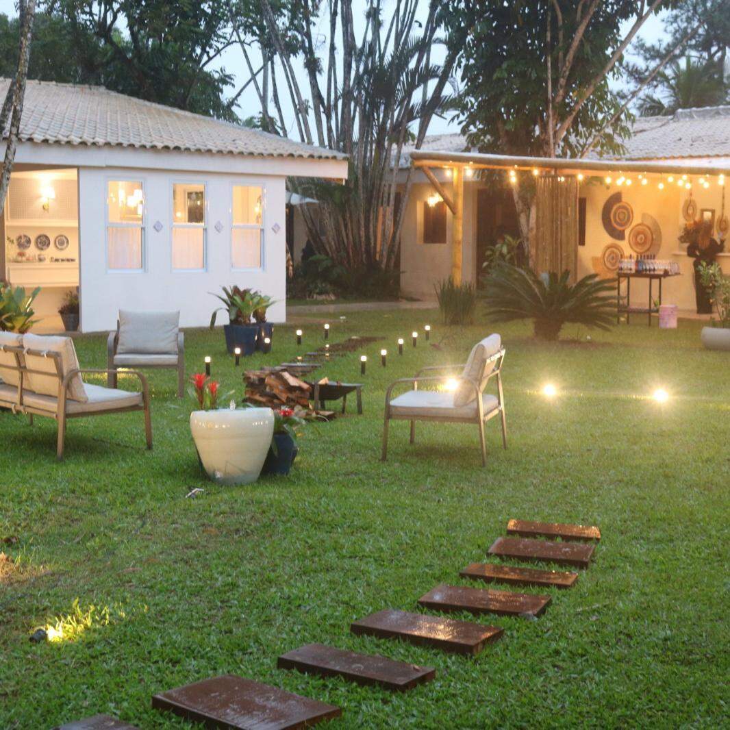 Pensado como uma arquitetura do encontro, o espaço integra gastronomia conforto convivência em uma atmosfera acolhedora com autenticidade de peças produzidas por artesãos