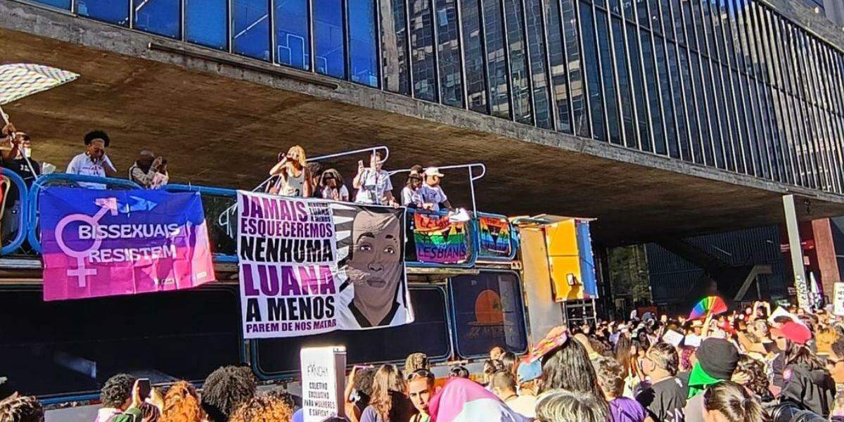 Mulheres lésbicas e bissexuais fazem caminhada em SP contra violência