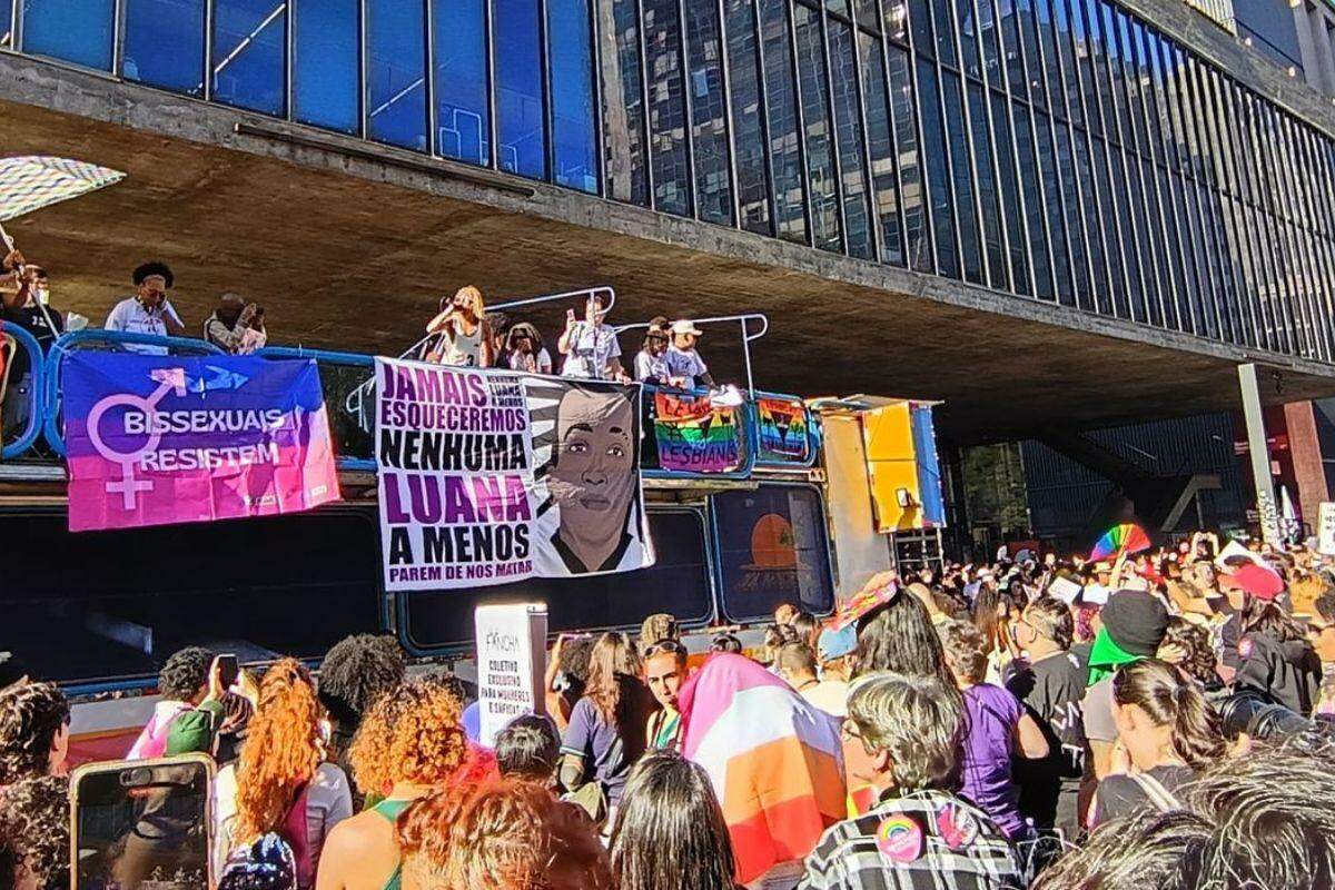 Mulheres lésbicas e bissexuais fazem caminhada em SP contra violência