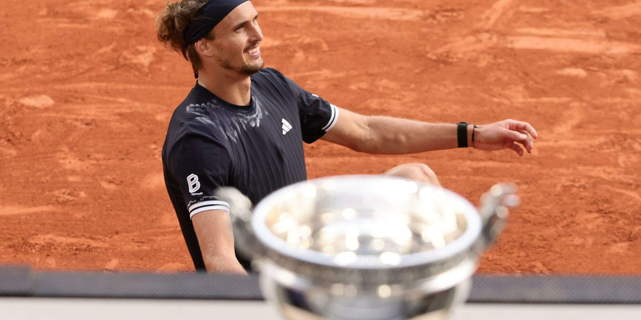 Zverev vence batalha contra Cobolli, é campeão de Roland Garros e enfim vence 1º Grand Slam