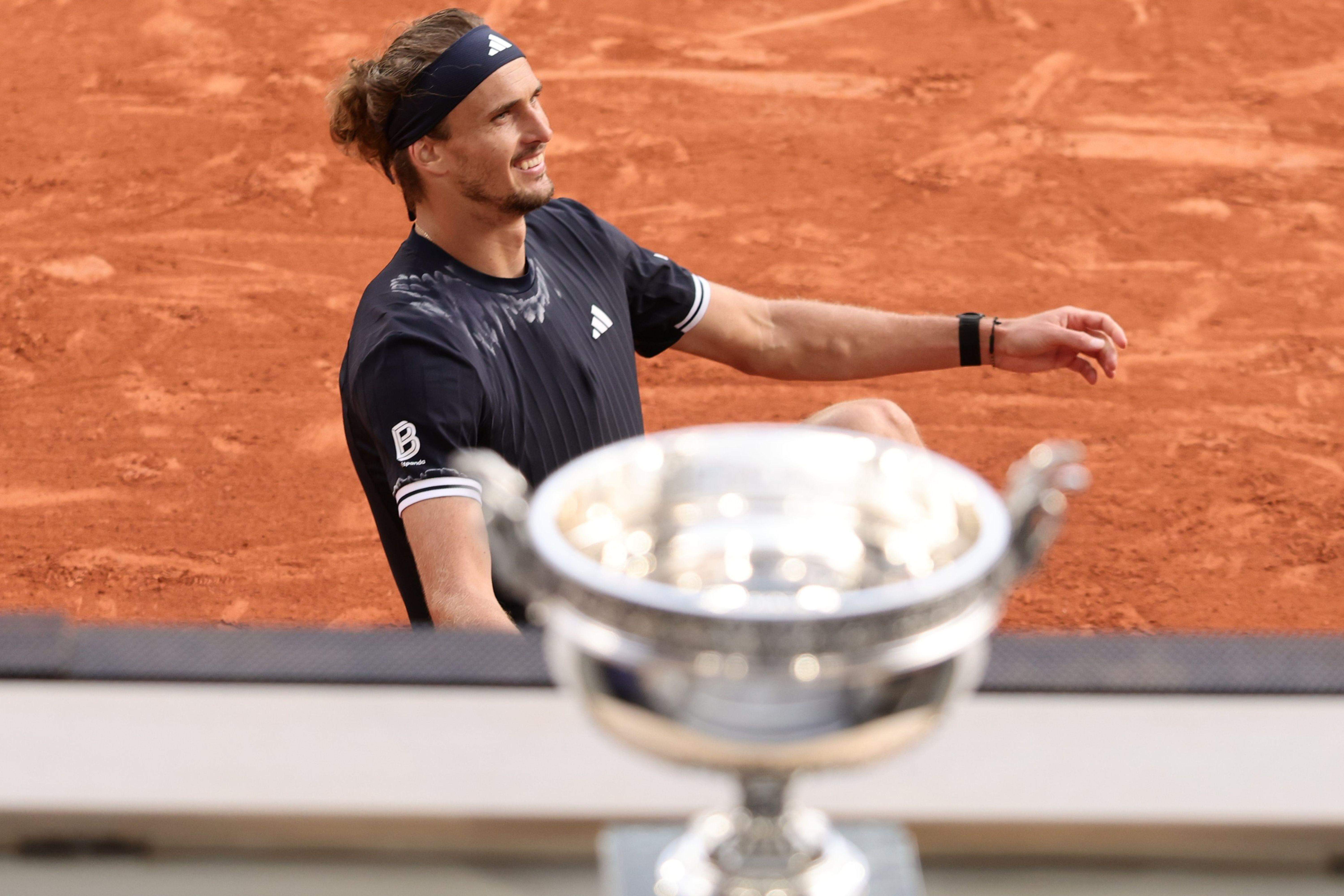 Zverev vence batalha contra Cobolli, é campeão de Roland Garros e enfim vence 1º Grand Slam