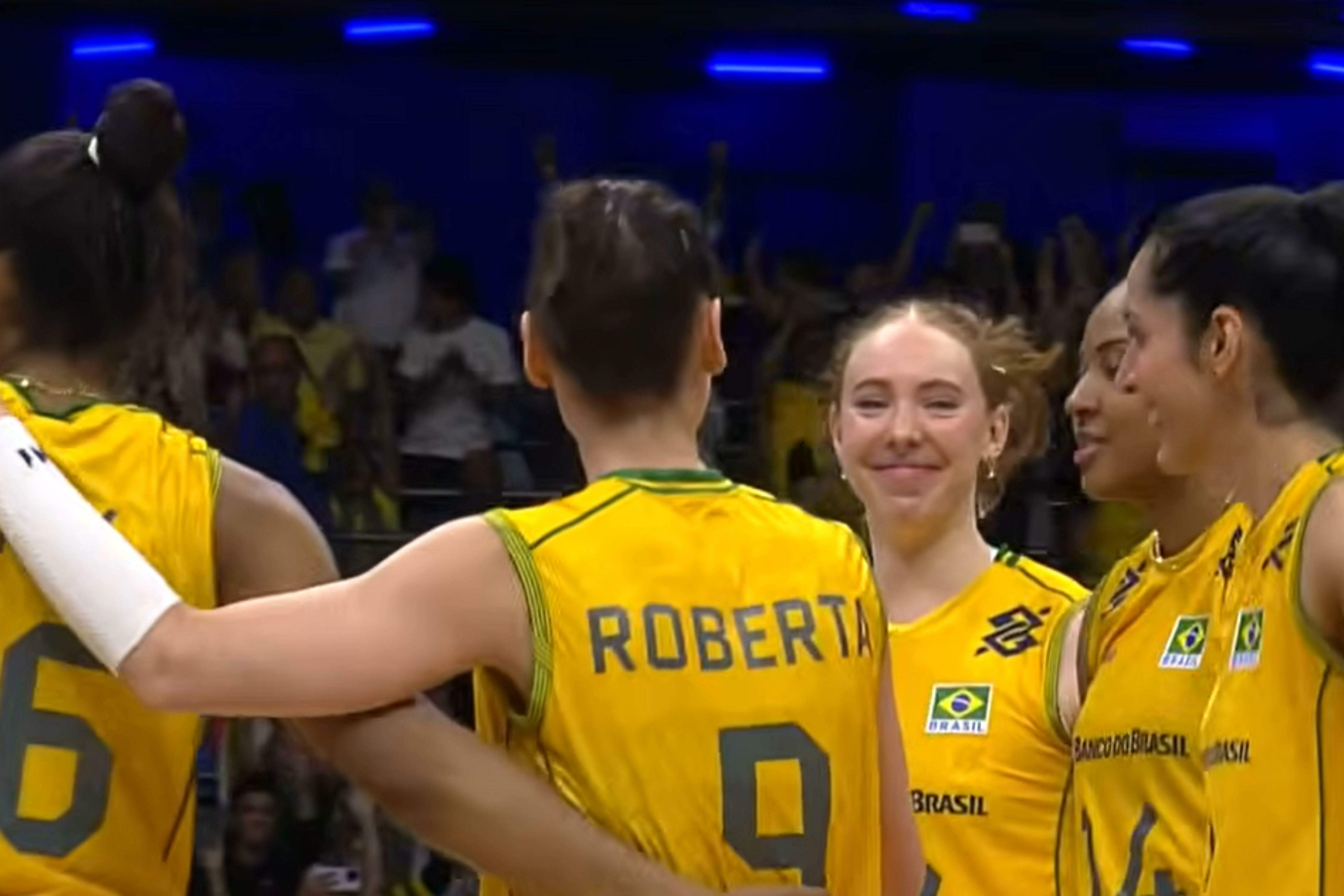 Seleção feminina de vôlei vence jogaço de cinco sets e encerra invencibilidade da Itália