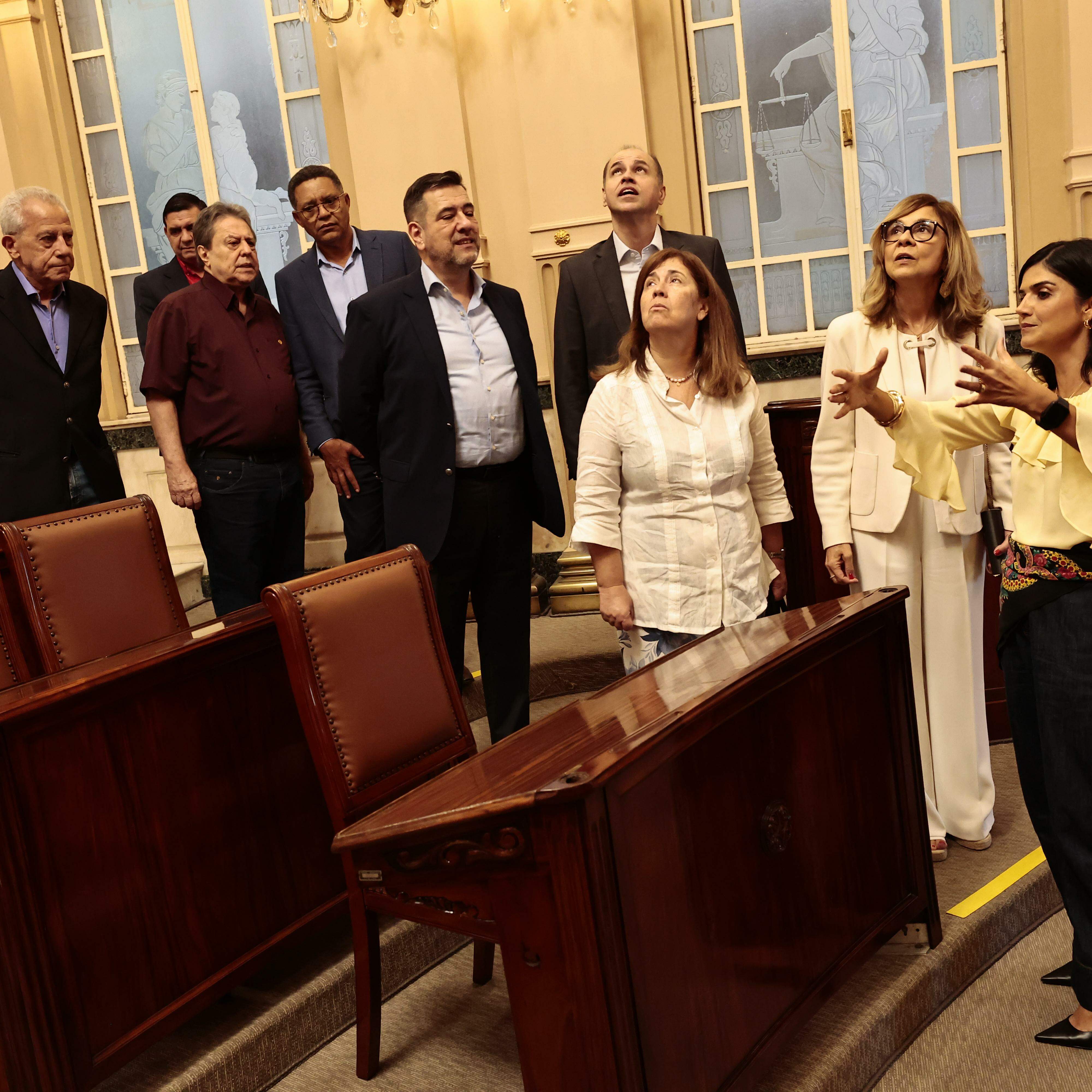 Prefeita em exercício Audrey Kleys (PSD) recebeu as autoridades, que também foram à Festa de Portugal