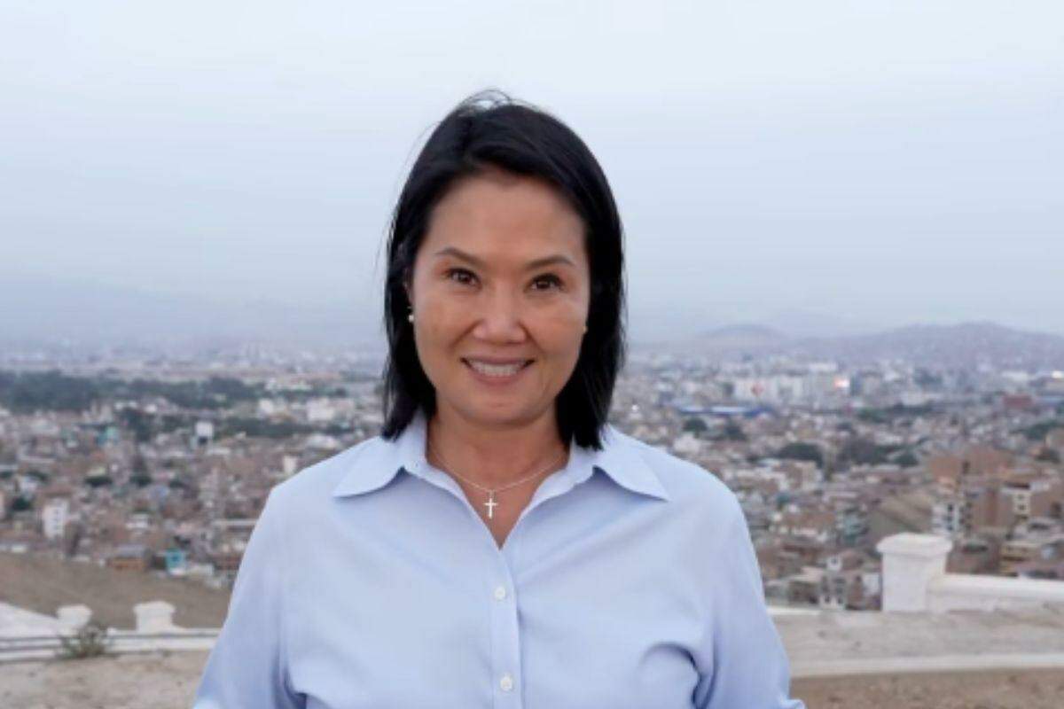Peru: Keiko Fujimori tem pequena vantagem sobre Roberto Sánchez, com metade dos votos apurados