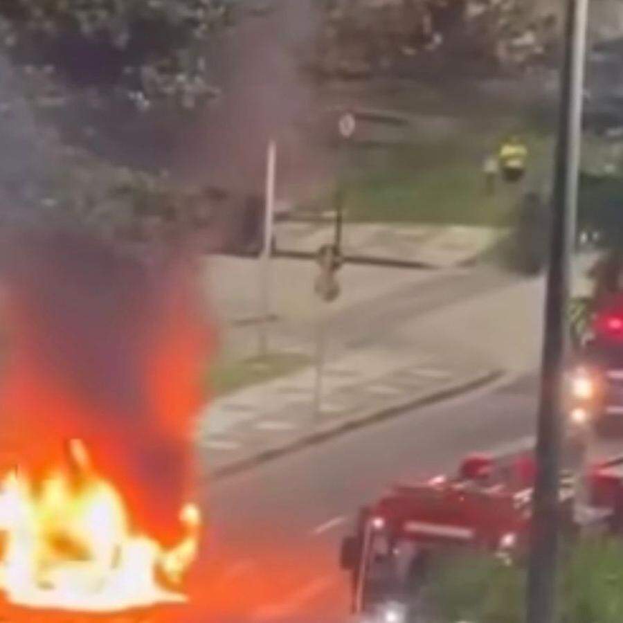 Incêndio aconteceu por volta das 21h49 de domingo (7)