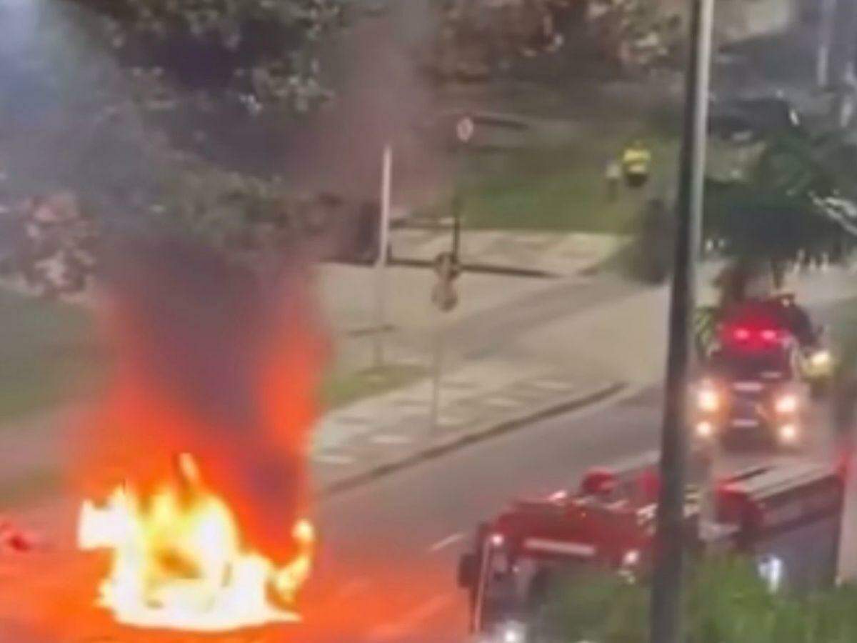 Incêndio aconteceu por volta das 21h49 de domingo (7)