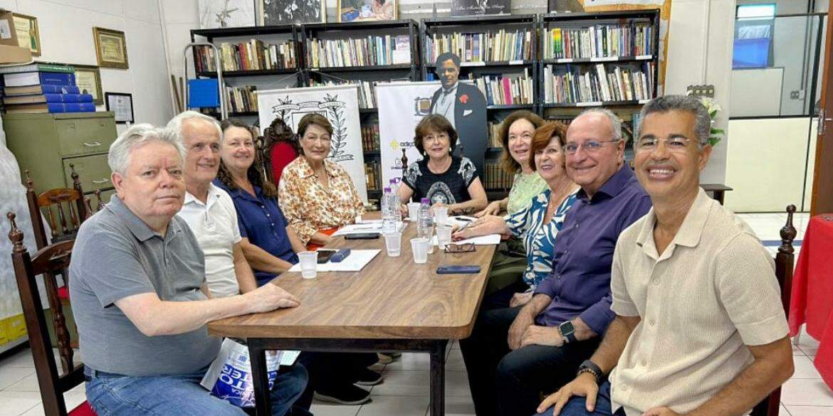Academia Santista de Letras celebra 70 anos com programação especial e homenagens em Santos