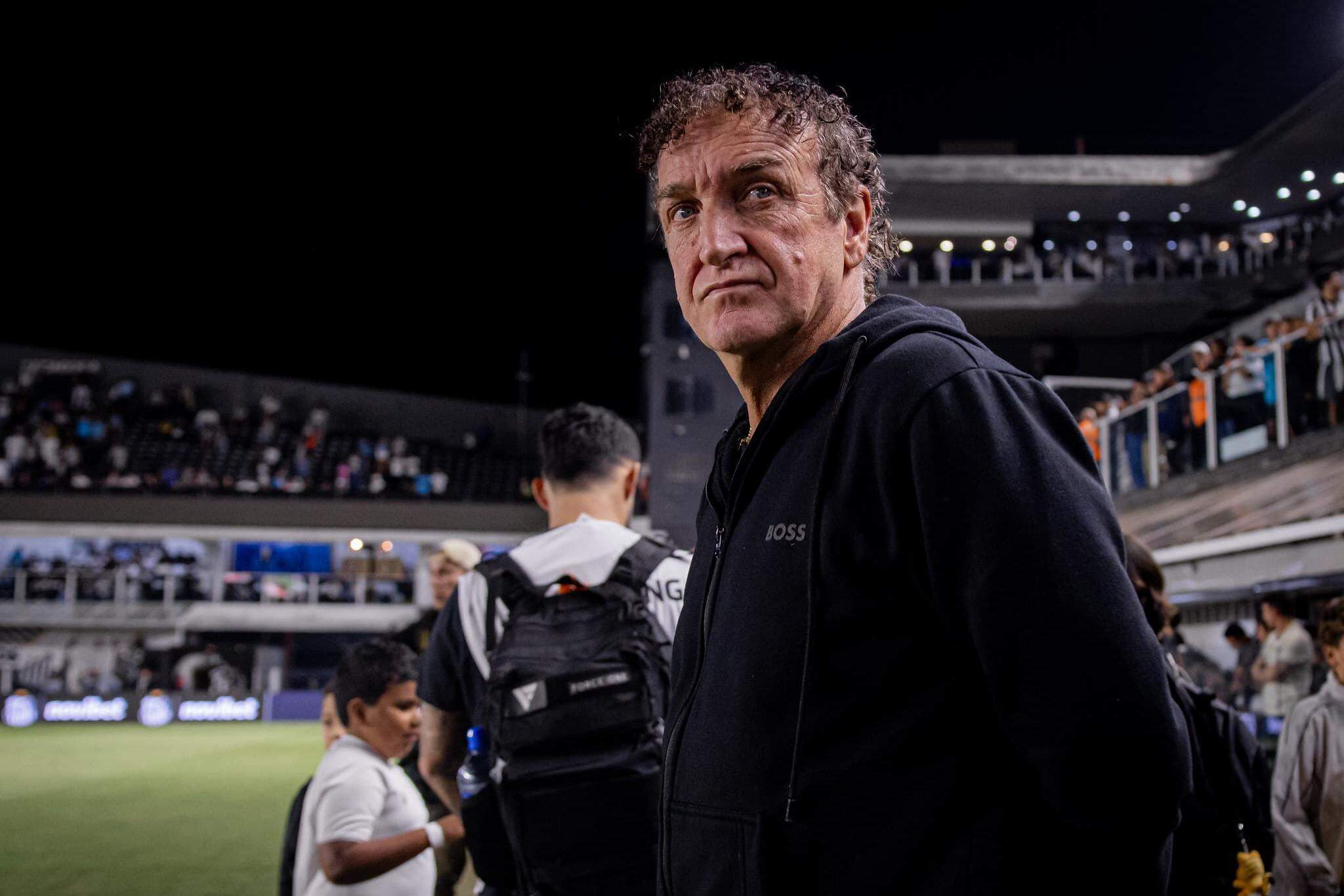 O técnico Cuca vai testar o Santos em dois amistosos e um jogo-treino em Portugal