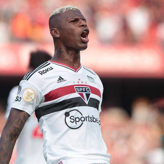 Há nove anos no São Paulo, Arboleda tem história no clube, mas também vários episódios de indisciplina