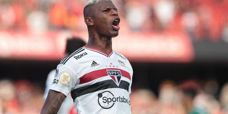 Há nove anos no São Paulo, Arboleda tem história no clube, mas também vários episódios de indisciplina