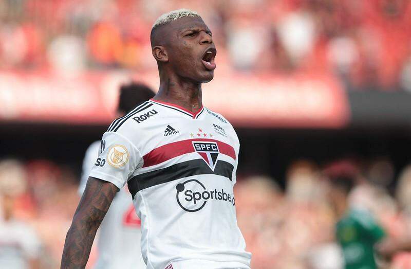 Há nove anos no São Paulo, Arboleda tem história no clube, mas também vários episódios de indisciplina