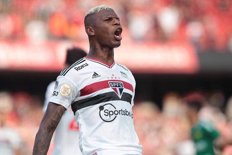 Há nove anos no São Paulo, Arboleda tem história no clube, mas também vários episódios de indisciplina