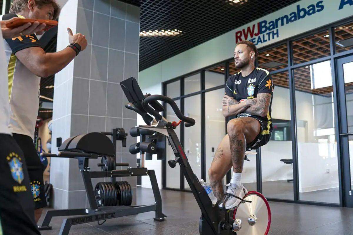 Copa do Mundo: exames de Neymar apontam 'boa evolução', afirma CBF