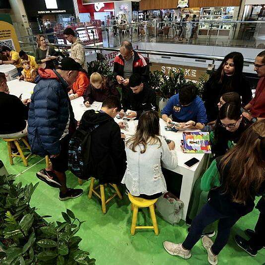 Uma tradição é capaz de unir todos esses públicos: o álbum de figurinhas do Mundial