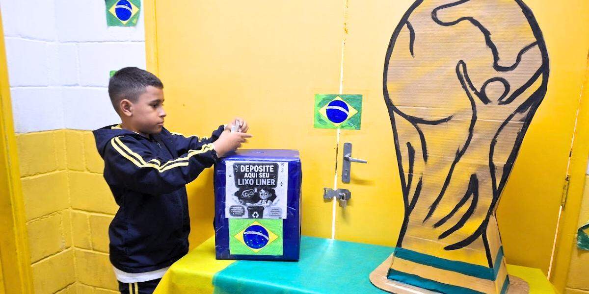 O liner das figurinhas é feito de papel siliconado e não pode ser reciclado pelos métodos convencionais