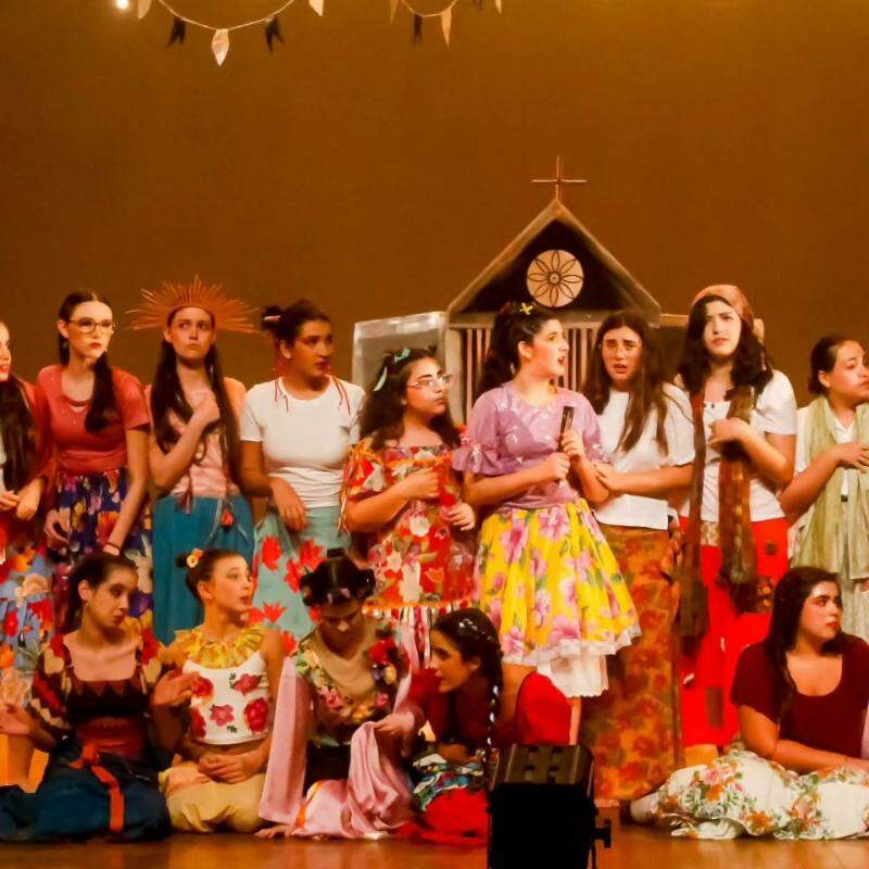 O tema do Festival este ano é Uma flor nasceu no palco – cartografias do afeto no território teatral