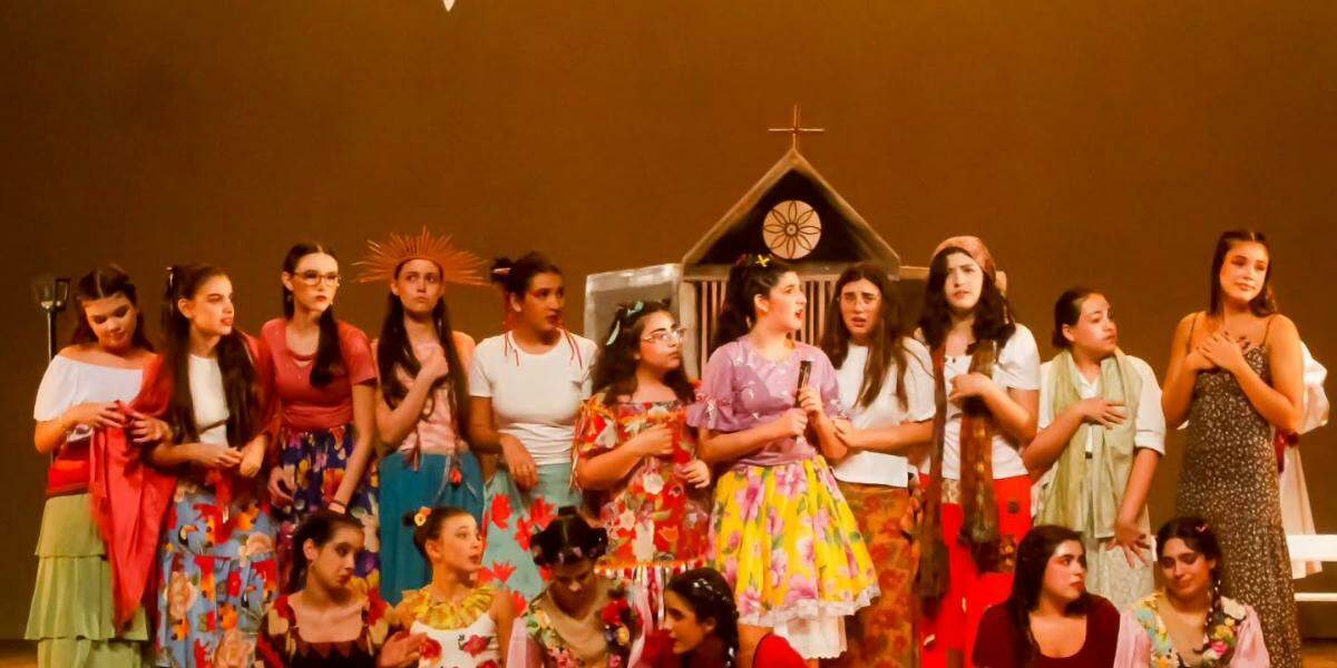 O tema do Festival este ano é Uma flor nasceu no palco – cartografias do afeto no território teatral