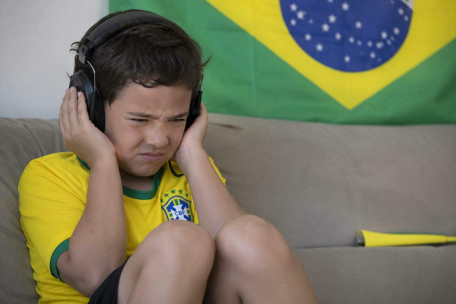 Período da Copa exige atenção especial, principalmente quando há crianças com Transtorno do Espectro Autista (TEA)