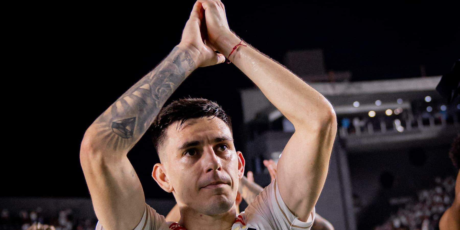 Na Vila desde abril de 2024, Escobar, de 29 anos, já completou 100 jogos pelo Peixe