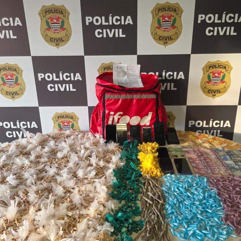 Mais de 10 mil porções de crack e outros entorpecentes foram apreendidos com o casal em São Vicente