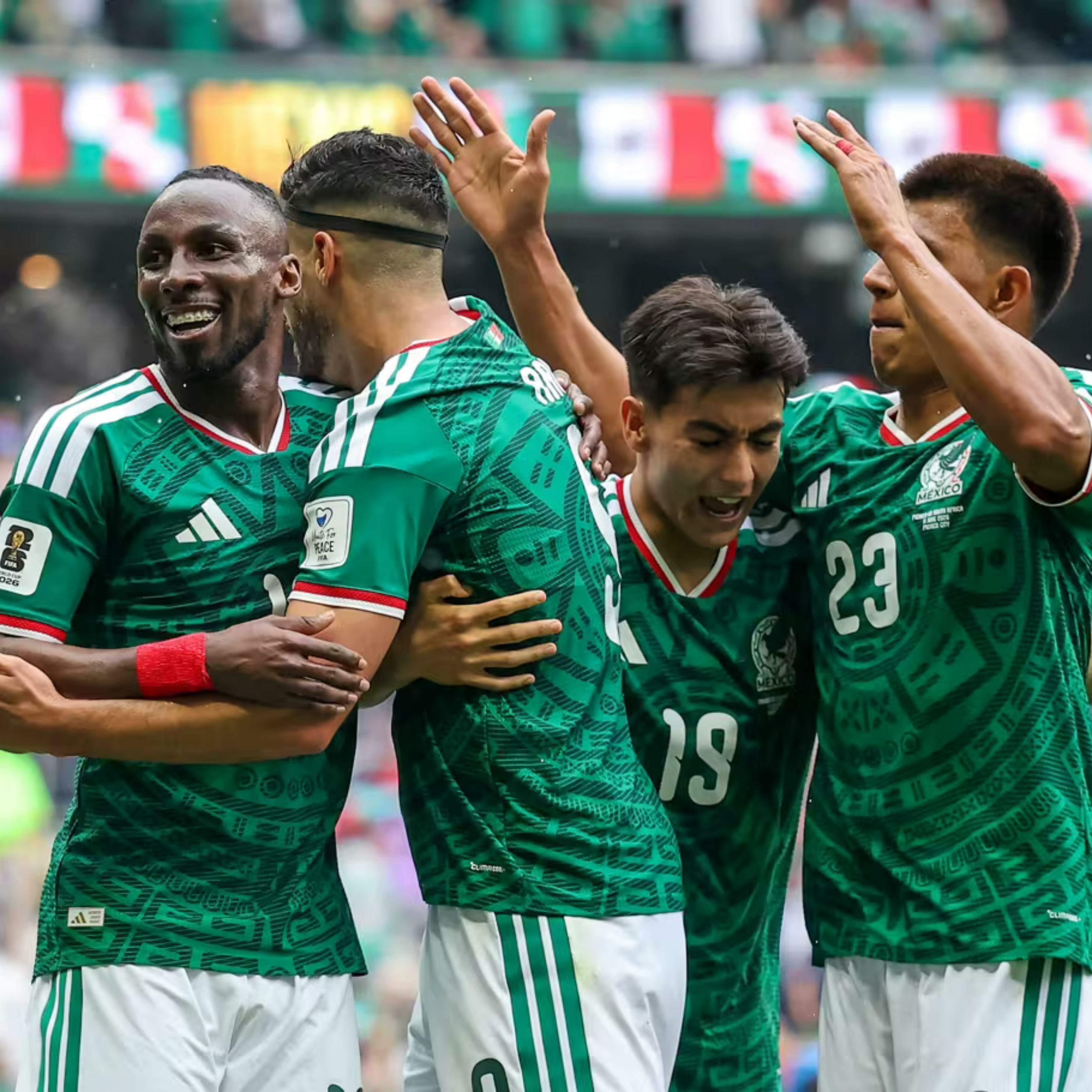 Em duelo com três expulsões, México abre Copa vencendo a África do Sul 