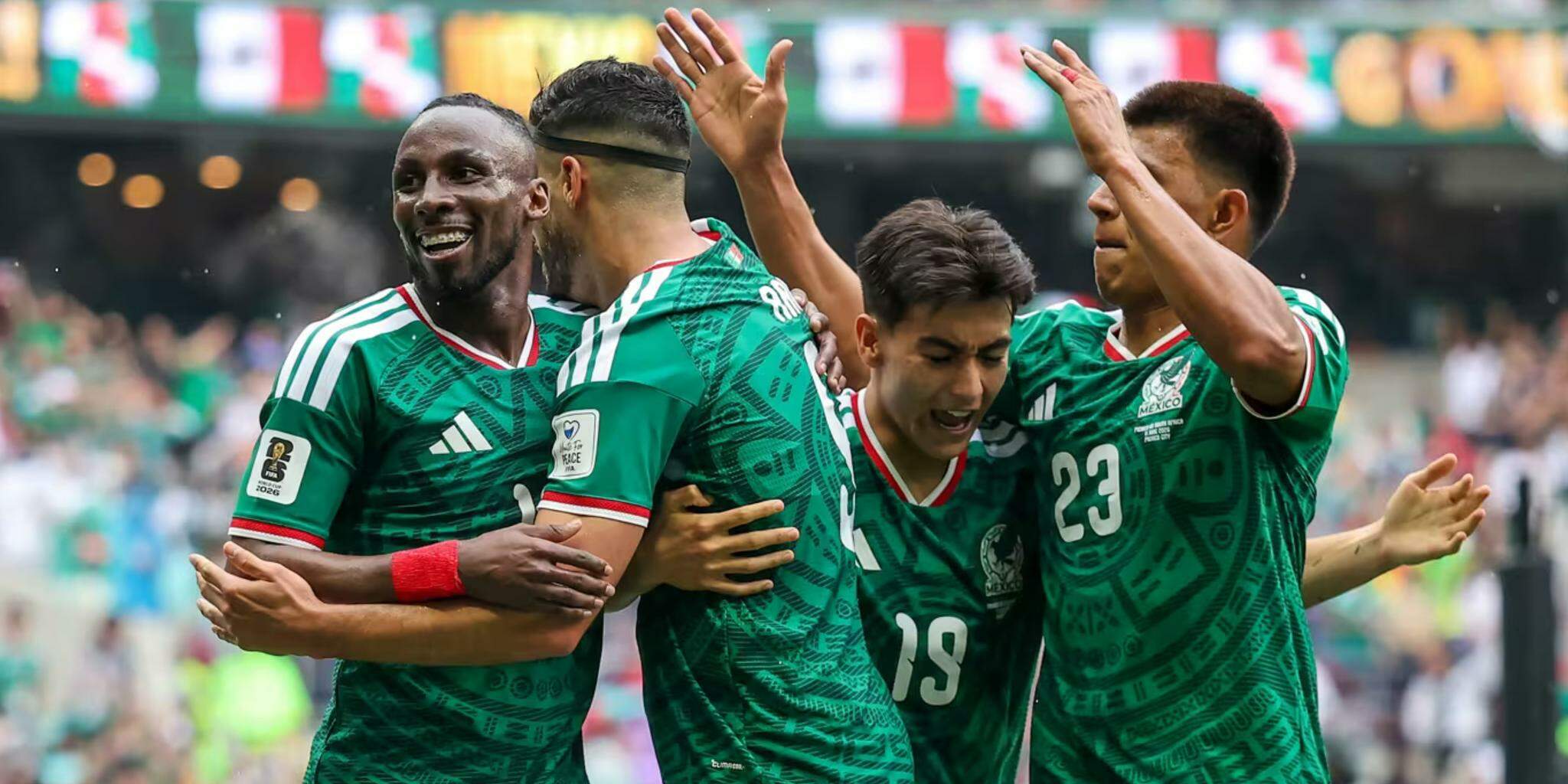 Em duelo com três expulsões, México abre Copa vencendo a África do Sul 