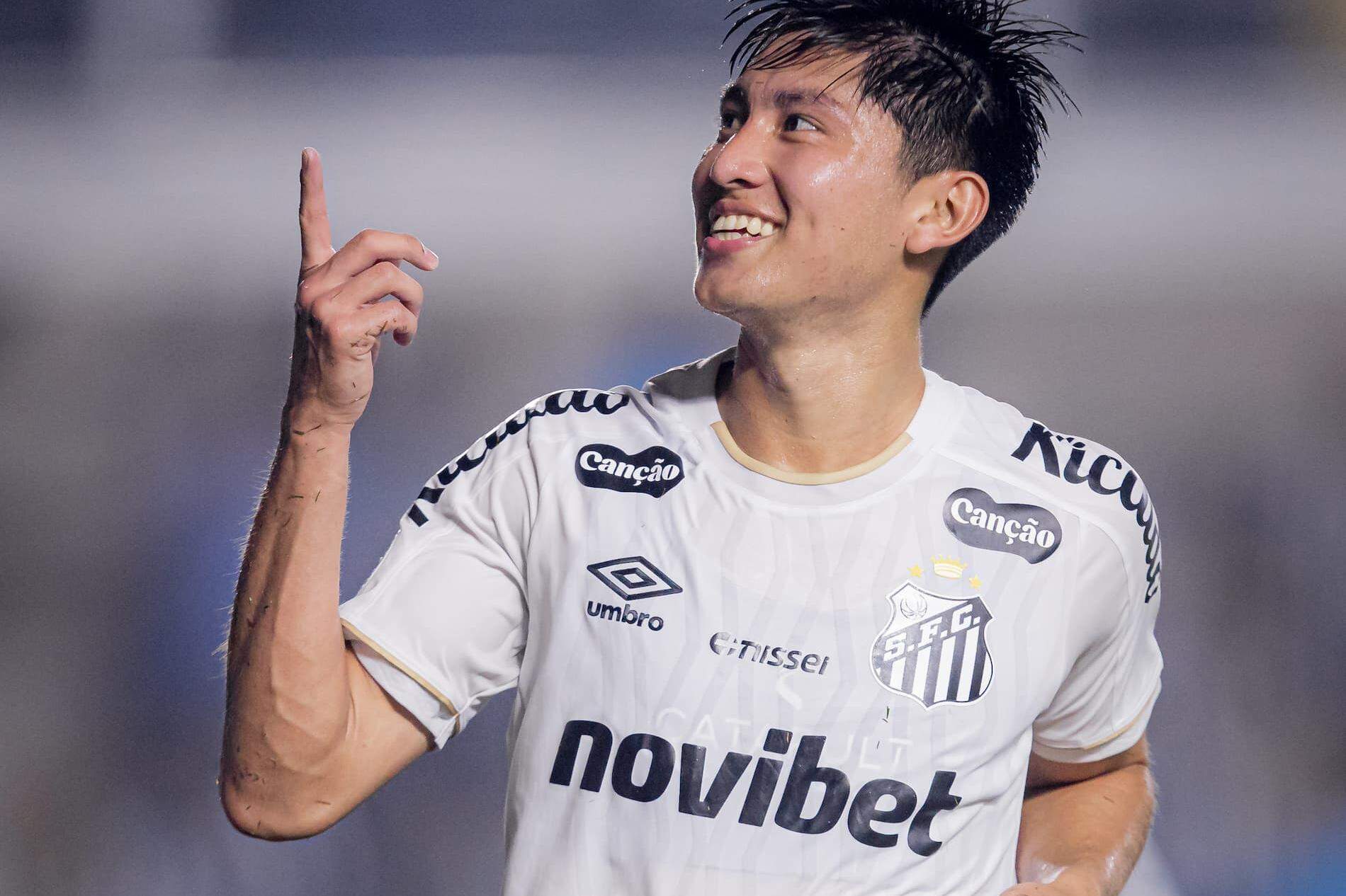 Miguelito marcou o primeiro gol pelo time profissional no final de maio, contra o Vitória