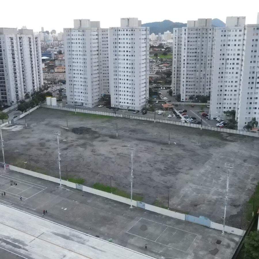O terreno onde será implantado o projeto, que prevê também novas vias e 18 unidades comerciais
