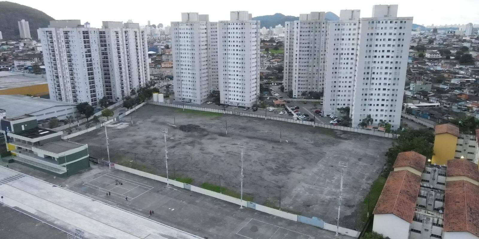O terreno onde será implantado o projeto, que prevê também novas vias e 18 unidades comerciais